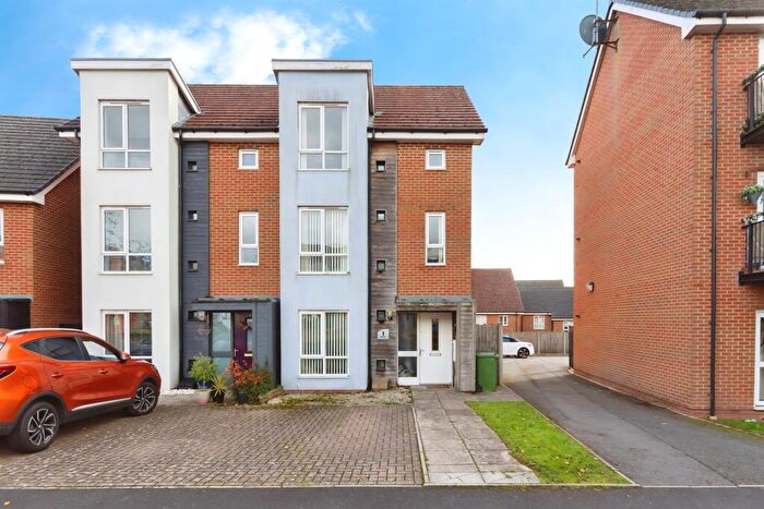 3 Bedroom Semi Detached House For Sale In Oldfield Road, Bromsgrove, B61