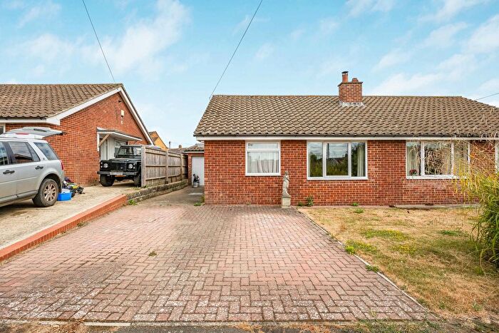 2 Bedroom Bungalow For Sale In Sun Crescent, Oakley, Aylesbury, Buckinghamshire, HP18