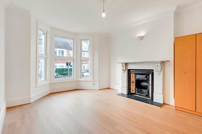 3 Bedroom Flat To Rent In Dynham Road, London, NW6