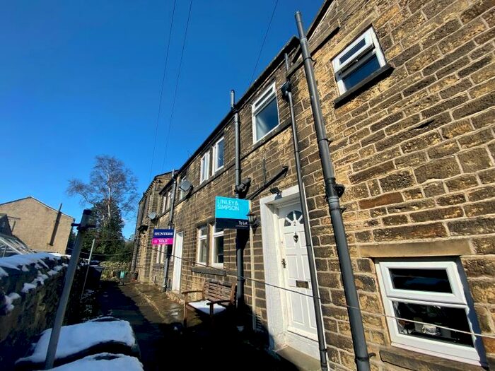 2 Bedroom Property To Rent In South View, Wilsden, Bradford, West Yorkshire, BD15