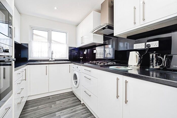 1 Bedroom Flat For Sale In Lime Close, South Ockendon, Essex, RM15