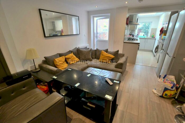 6 Bedroom End Of Terrace House To Rent In Victoria Street, Reading, RG1