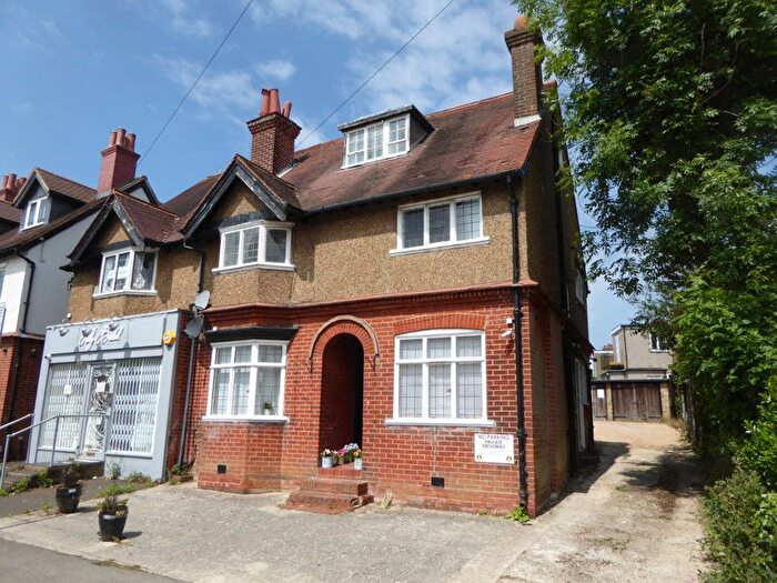 3 Bedroom Flat To Rent In Walton Street, Walton On The Hill, Tadworth, KT20