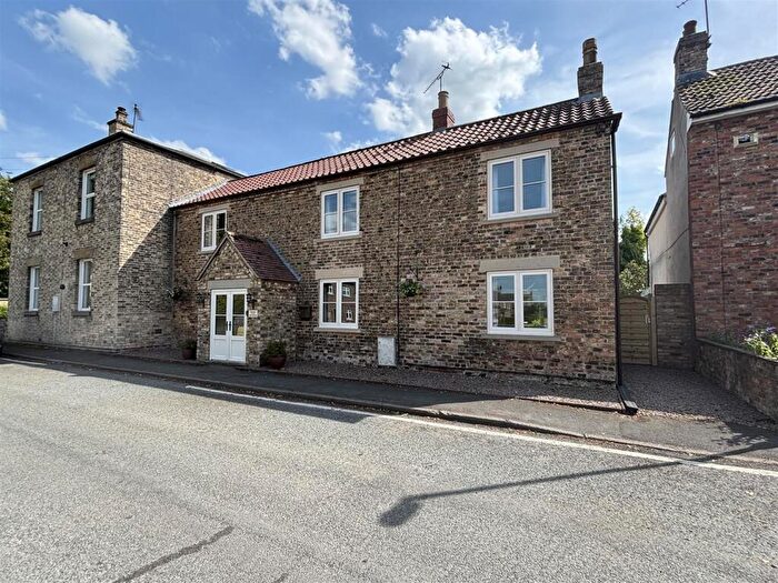 3 Bedroom Semi-Detached House For Sale In High Street, Barmby-On-The-Marsh, Goole, DN14