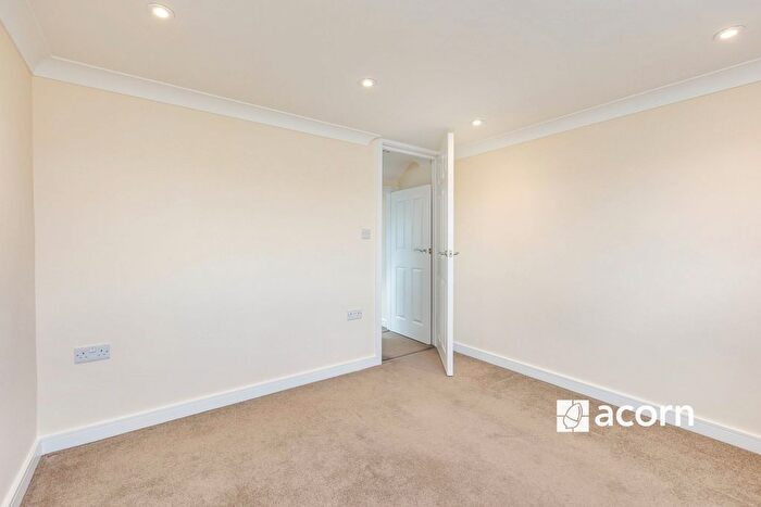 1 Bedroom Maisonette To Rent In Dover Road East, Gravesend, DA11