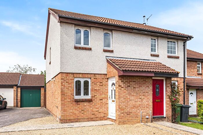 2 Bedroom Semi Detached House To Rent In Calcot, Reading, RG31