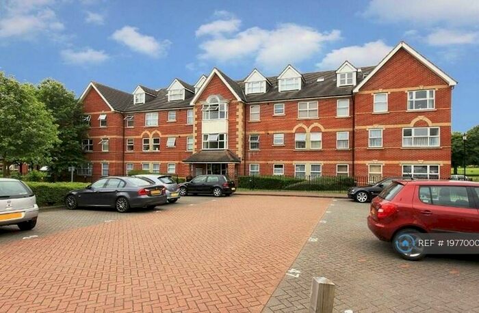 1 Bedroom Flat To Rent In Cobham Close, Enfield, EN1