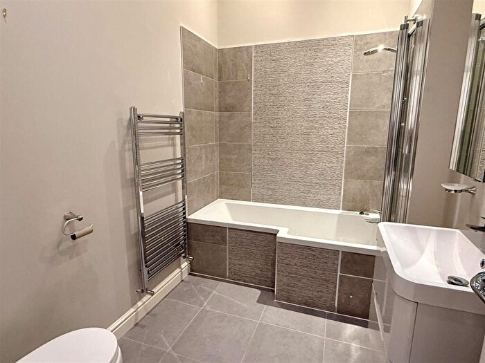 2 Bedroom Apartment To Rent In Grassdale Park., Brough, HU15