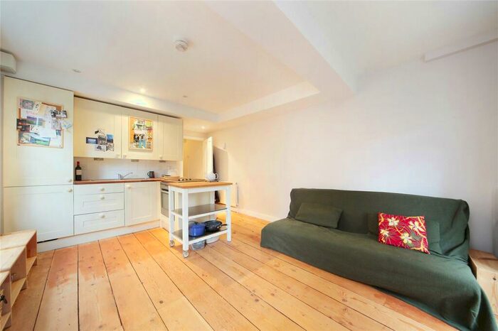 1 Bedroom Flat To Rent In Lurline Gardens, Battersea Park, London, SW11