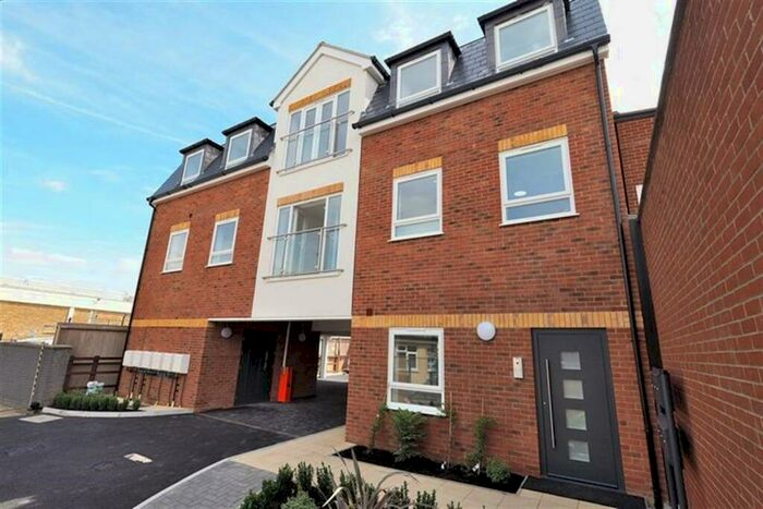 2 Bedroom Apartment To Rent In Cherrywood Heights, Clifton Road, Loughton, IG10