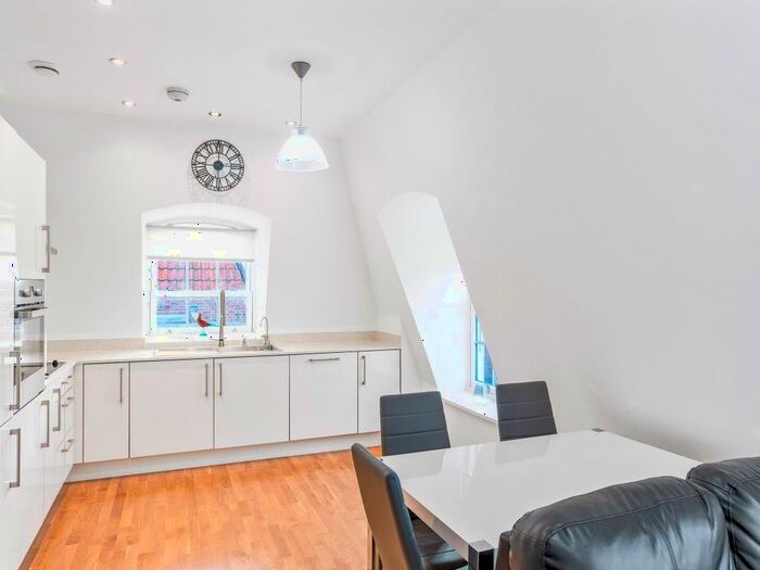 2 Bedroom Flat To Rent In Denmark House, Parkway, Welwyn Garden City, AL8