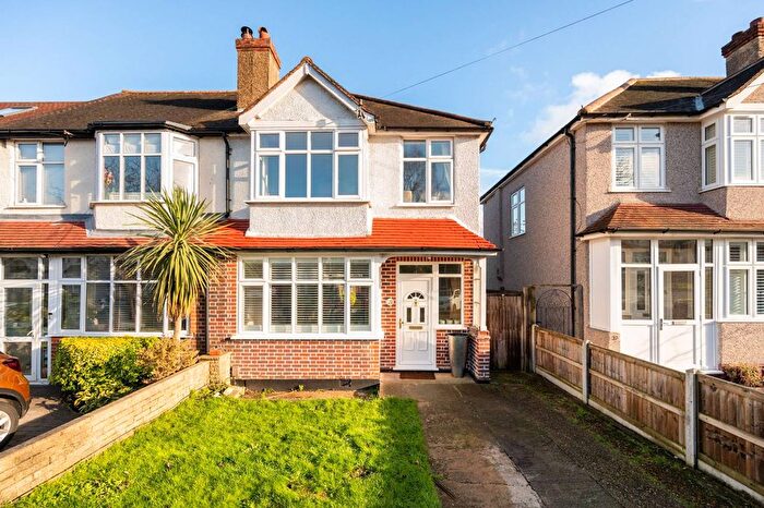 3 Bedroom End Terrace House For Sale In Stoneliegh Avenue, Worcester Park, KT4