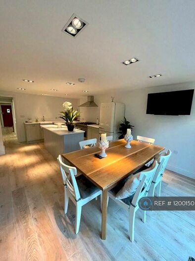 3 Bedroom End Of Terrace House To Rent In Nutley Lane, Reigate, RH2