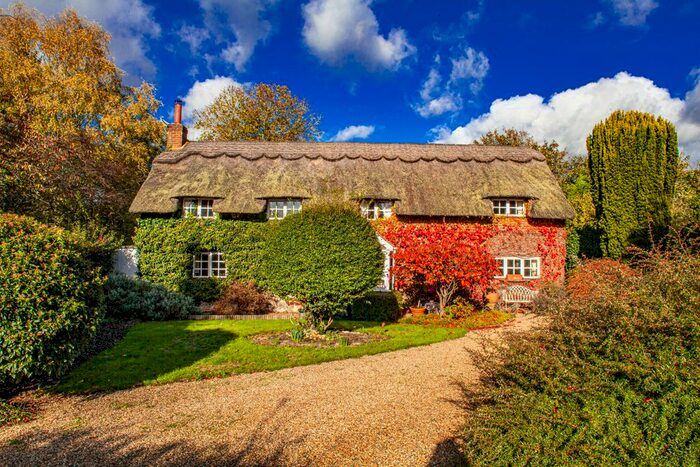 4 Bedroom Detached House For Sale In Walnut Tree Cottages, Crays Pond, RG8