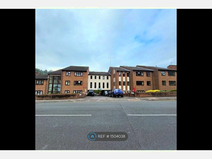 1 Bedroom Flat To Rent In Knowle Lodge, Caterham, CR3