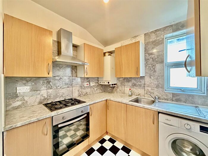3 Bedroom Maisonette To Rent In Norwood Road, Southall, UB2