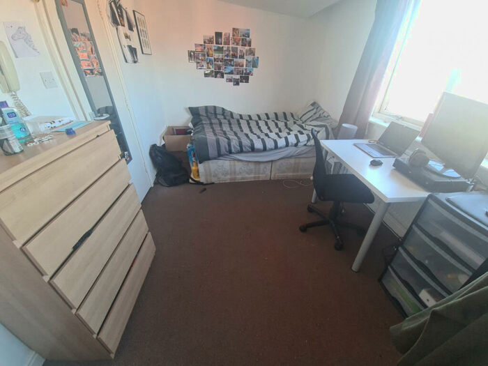 5 Bedroom House To Rent In Manor Drive, Leeds, LS6