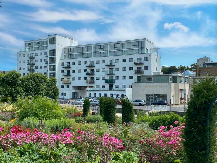 2 Bedroom Apartment To Rent In Town Centre, HP1