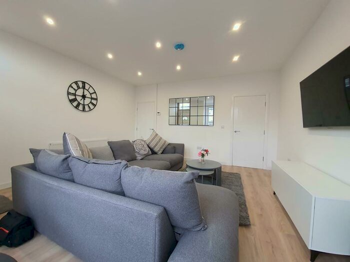 6 Bedroom Terraced House To Rent In Richmond Avenue, Hyde Park, Leeds, LS6