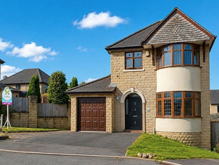 3 Bedroom Detached House For Sale In Victoria Chase, Bailiff Bridge, Brighouse, HD6