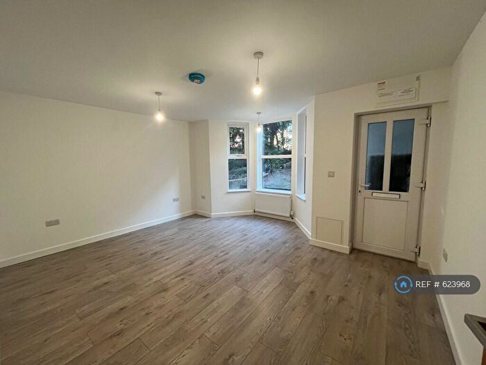 1 Bedroom Flat To Rent In Stoke Road, Slough, SL2