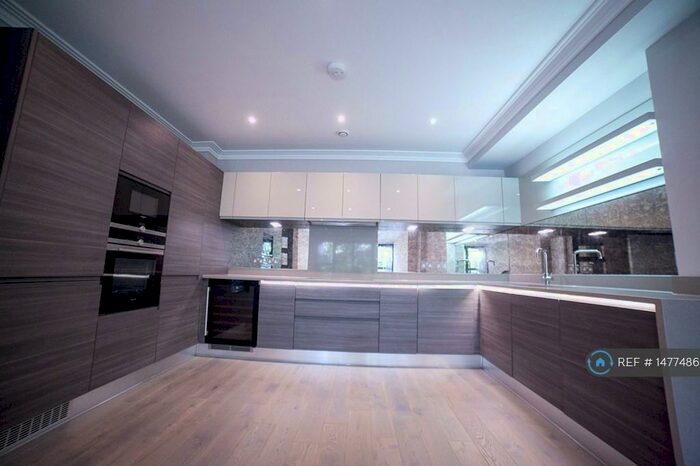 2 Bedroom Flat To Rent In Hannover House, Virginia Water, GU25