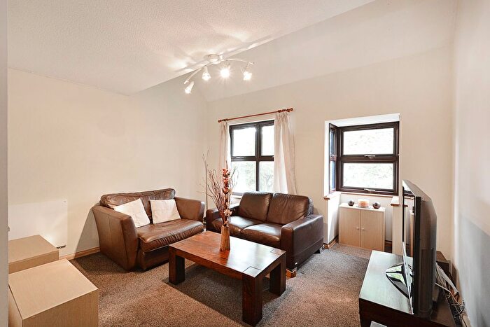 2 Bedroom Maisonette For Sale In Kinburn Street, Canada Water, SE16