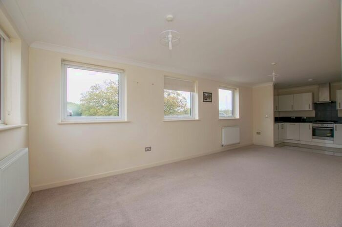 1 Bedroom Flat To Rent In Station Approach, Farningham Road, Crowborough, TN6