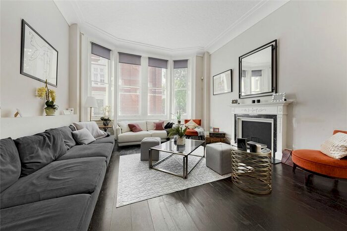3 Bedroom Flat To Rent In Cadogan Square, London, SW1X