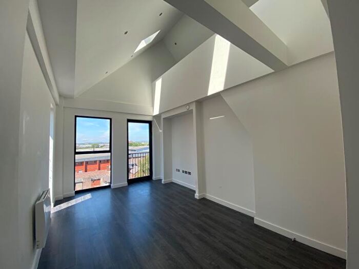 3 Bedroom Duplex To Rent In Roper Court :: Ancoats, M4