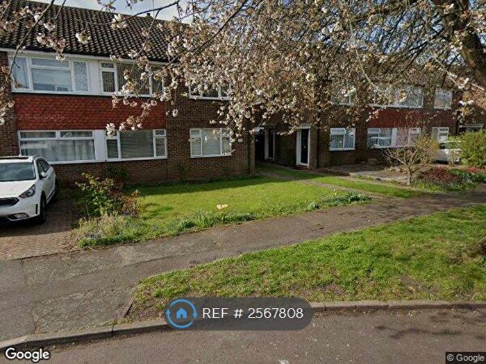 2 Bedroom Maisonette To Rent In Roakes Avenue, Addlestone, KT15