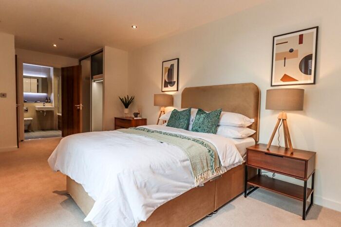 3 Bedroom Flat To Rent In Thames Quarter, Reading, RG1