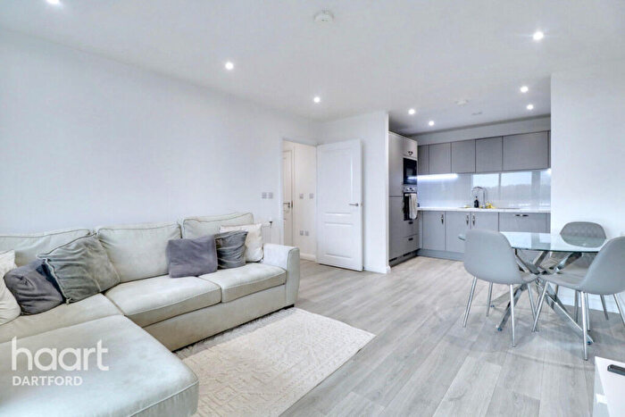 2 Bedroom Apartment For Sale In Vauxhall Place, Dartford, DA1