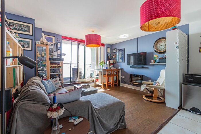 2 Bedroom Flat For Sale In Ferry Court, Cardiff, CF11