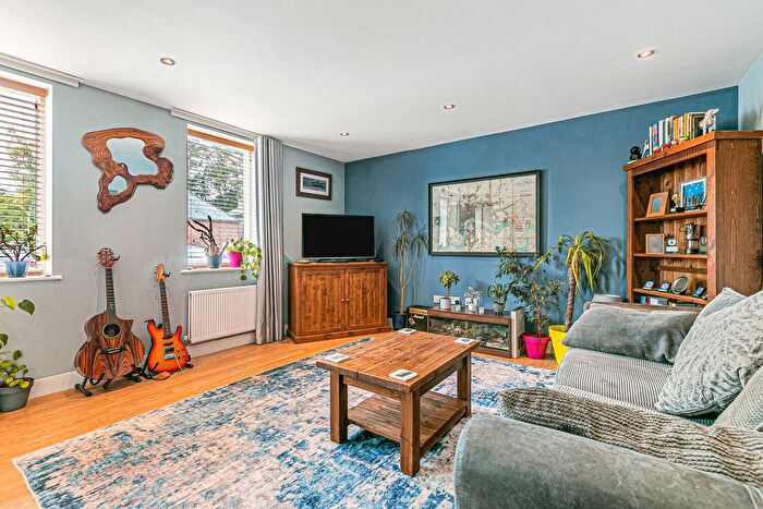 1 Bedroom Maisonette For Sale In Great Charta Close, Englefield Green, Egham, Surrey, TW20