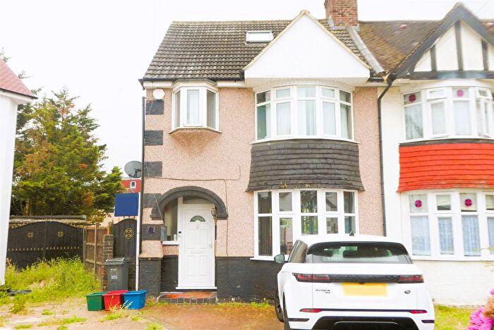 4 Bedroom Semi-Detached House To Rent In Church Stretton Road, Hounslow, TW3