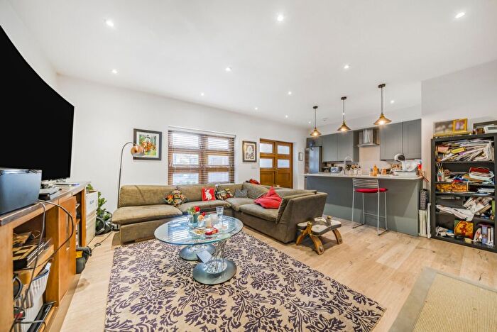 2 Bedroom Flat To Rent In Elm Grove, Wimbledon, SW19