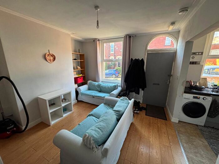 2 Bedroom Terraced House To Rent In Pennington Grove, Leeds, LS6