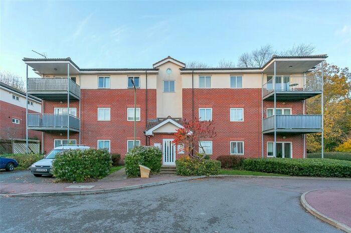 2 Bedroom Flat To Rent In Oatridge Gardens, Hemel Hempstead, HP2