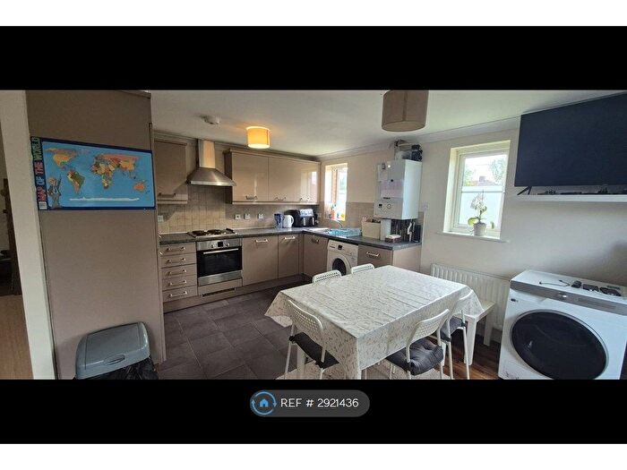 2 Bedroom Flat To Rent In Tallow Close, Dagenham, RM9
