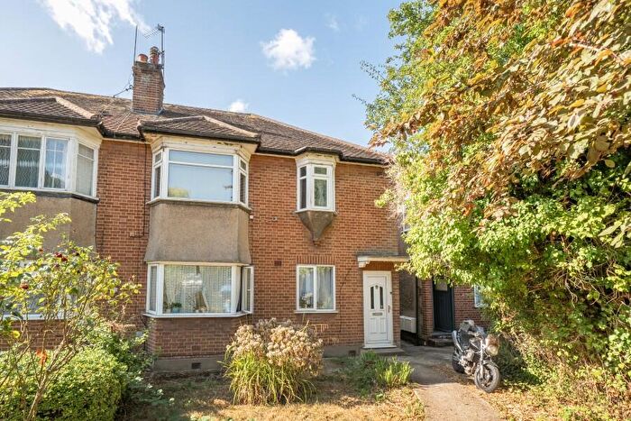 2 Bedroom Maisonette For Sale In Woodgrange Close, Kenton, HA3