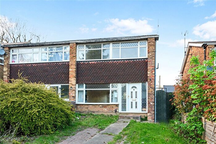 3 Bedroom Semi-Detached House For Sale In Lavender Hill, Enfield, EN2