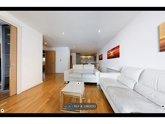 3 Bedroom Flat To Rent In Avalon. West Street, Brighton, BN1
