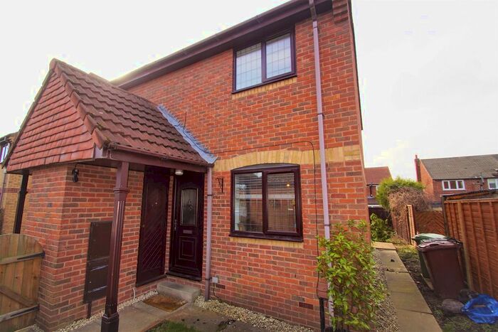2 Bedroom Town House To Rent In Longfield Drive, Halton, Leeds, LS15