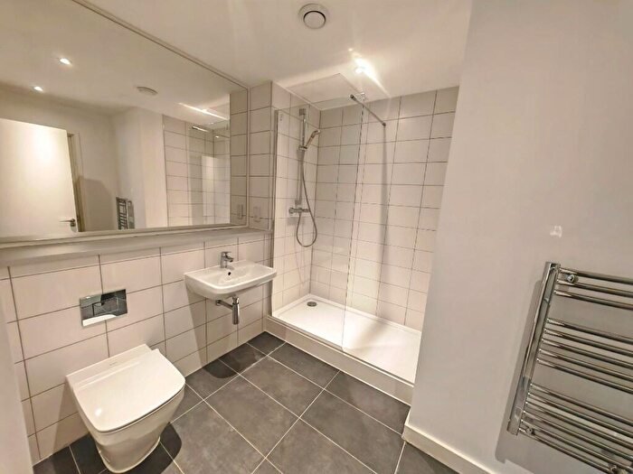 2 Bedroom Apartment To Rent In Boundary Lane, Manchester, Greater Manchester, M15