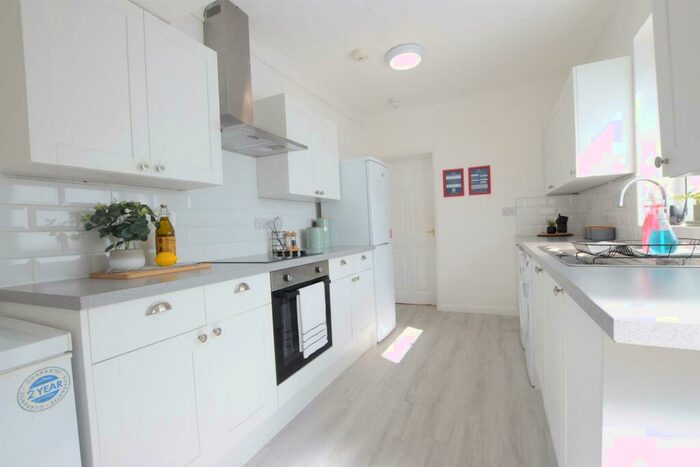 5 Bedroom End Of Terrace House To Rent In Saxon Street - Student House - /, LN1