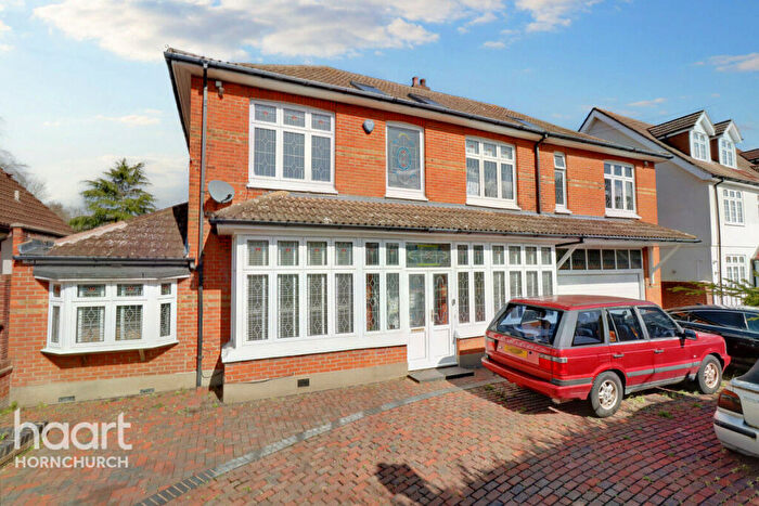8 Bedroom Detached House For Sale In Parkstone Avenue, Hornchurch, RM11