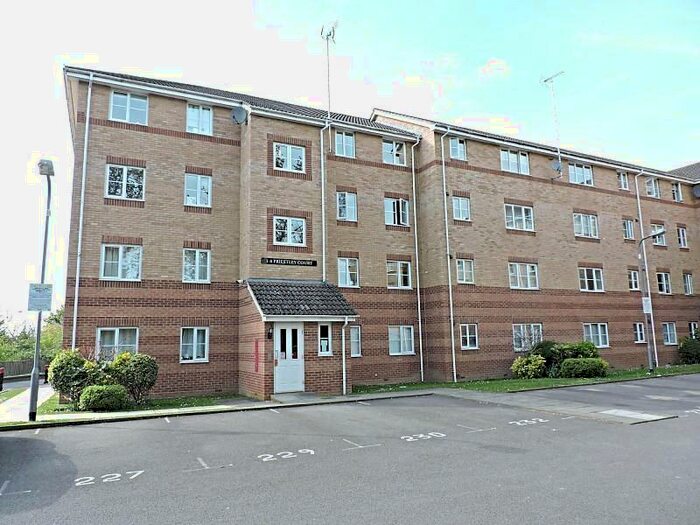 2 Bedroom Flat To Rent In Priestley Court, HP13