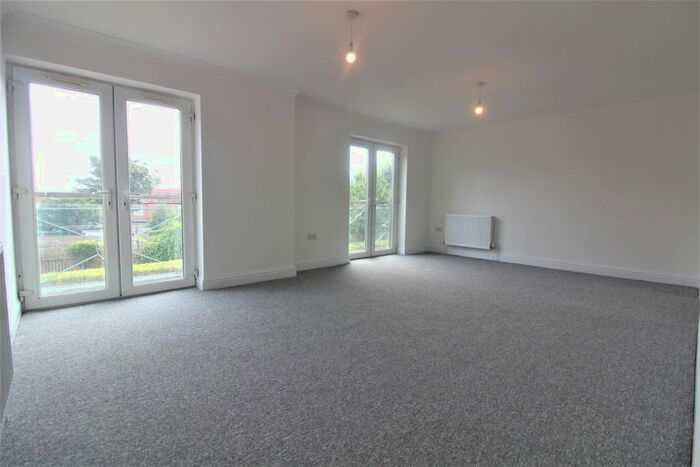 1 Bedroom Flat To Rent In Waterview Court, B Barrowell Green, Winchmore Hill, N21