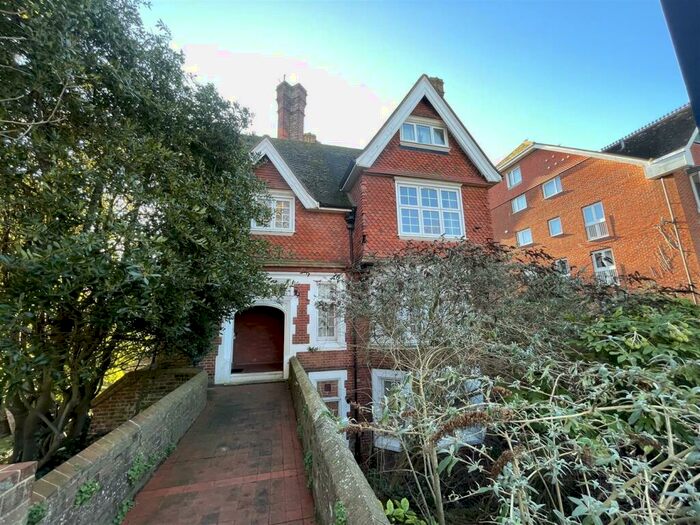 3 Bedroom Flat To Rent In Carlisle Road, Eastbourne, BN21